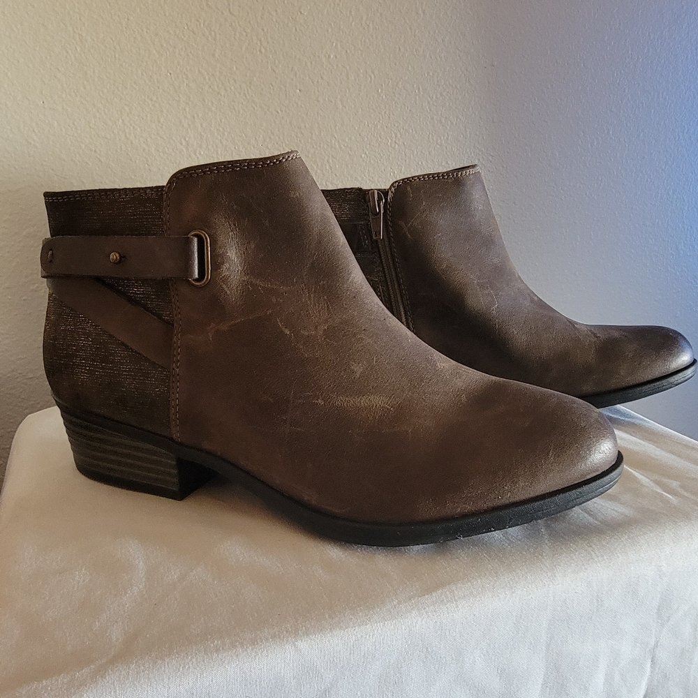 Clarks booties vitage look